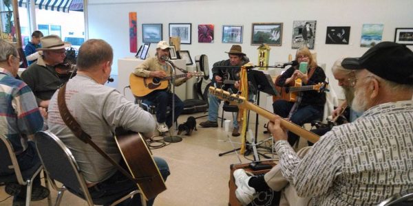 The Lincoln Art Center hosts an informal jam session the 4th Saturday afternoon of each month.